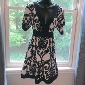 TRIXXI BLACK & WHITE JACOBEAN PRINT DRESS SIZE M